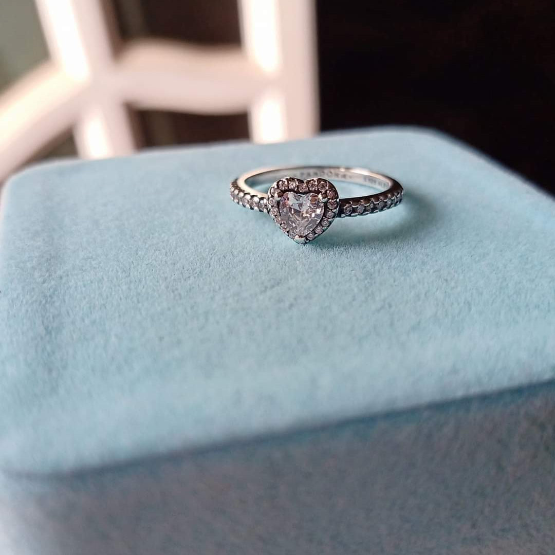 خاتم باندورا على شكل قلب