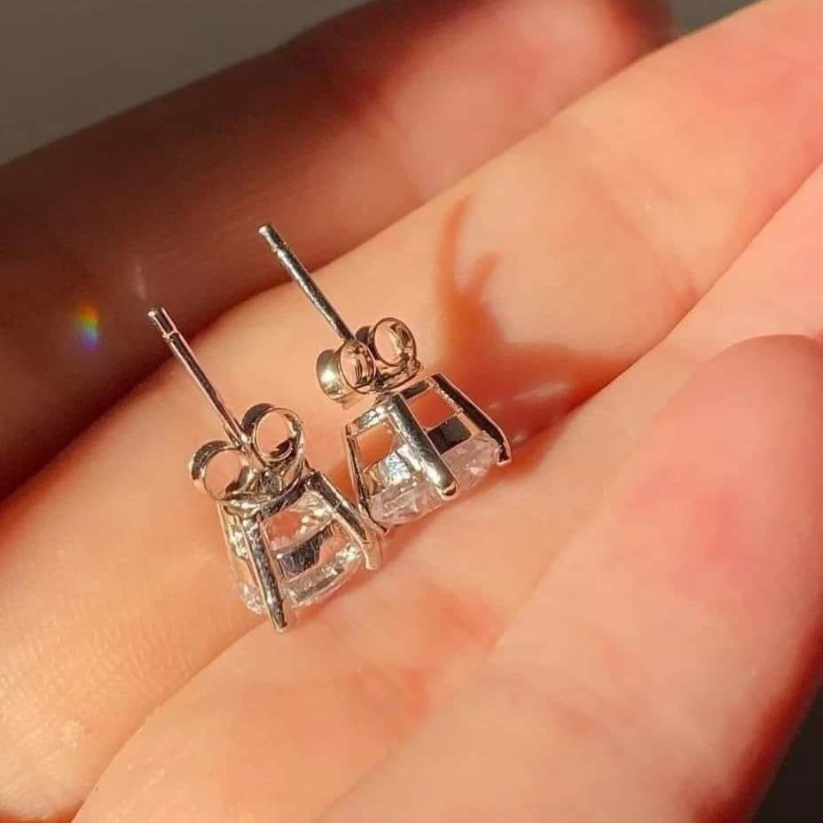 Premium 925 Sterling Silver earrings with a sparkling round-cut stone 