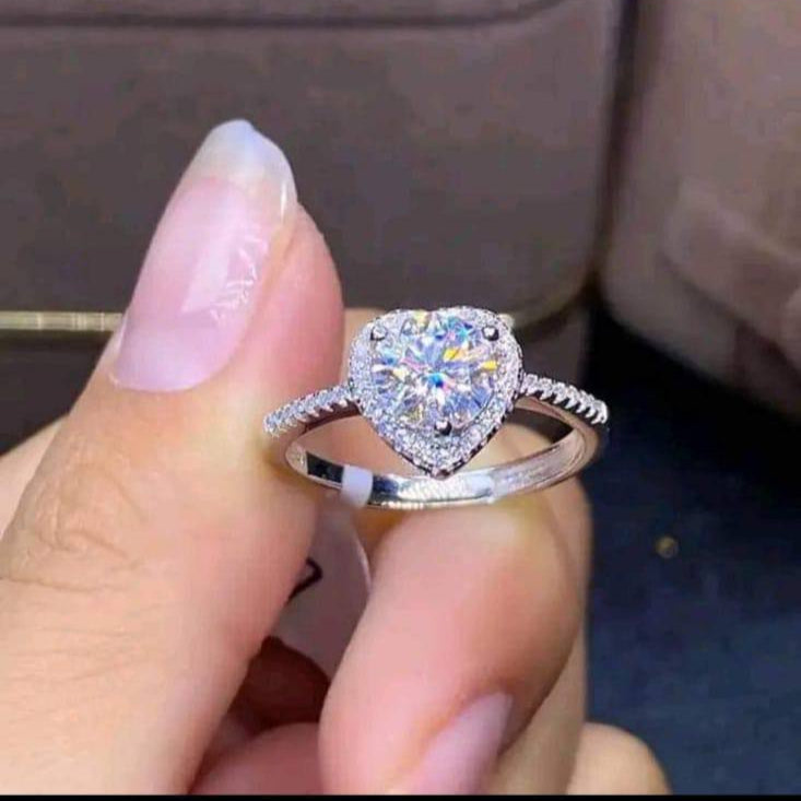 خاتم باندورا على شكل قلب