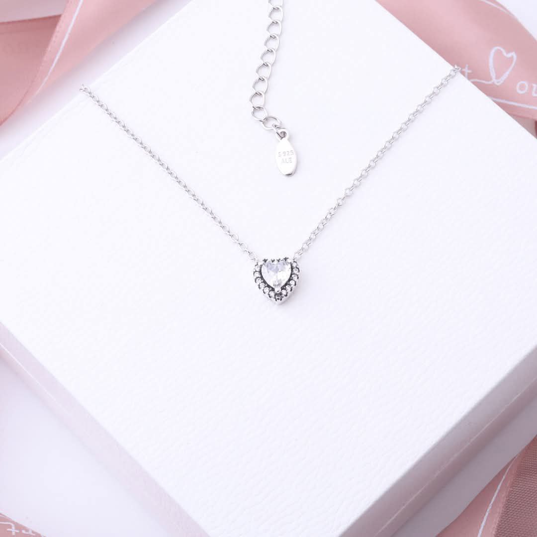 قلادة قلب باندورا