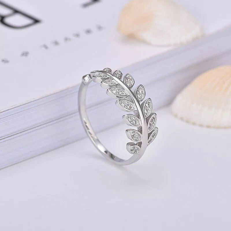 حلقة الريشة (ورقة الشجر)